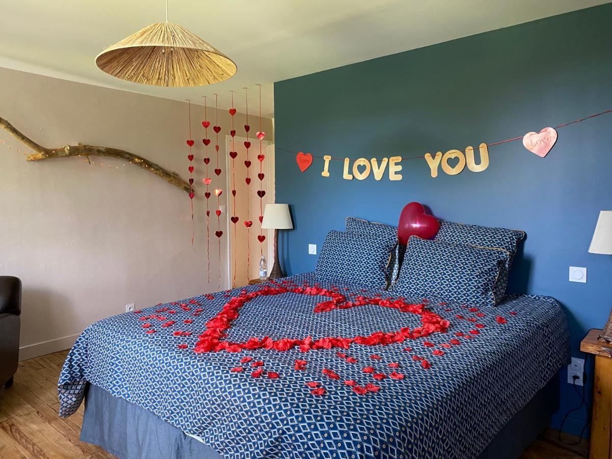 サル Les Volets Violets Bed & Breakfast エクステリア 写真