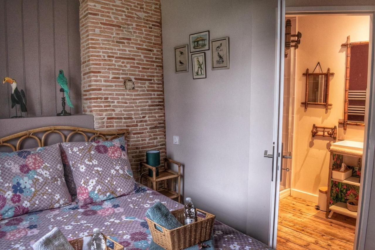 サル Les Volets Violets Bed & Breakfast 部屋 写真