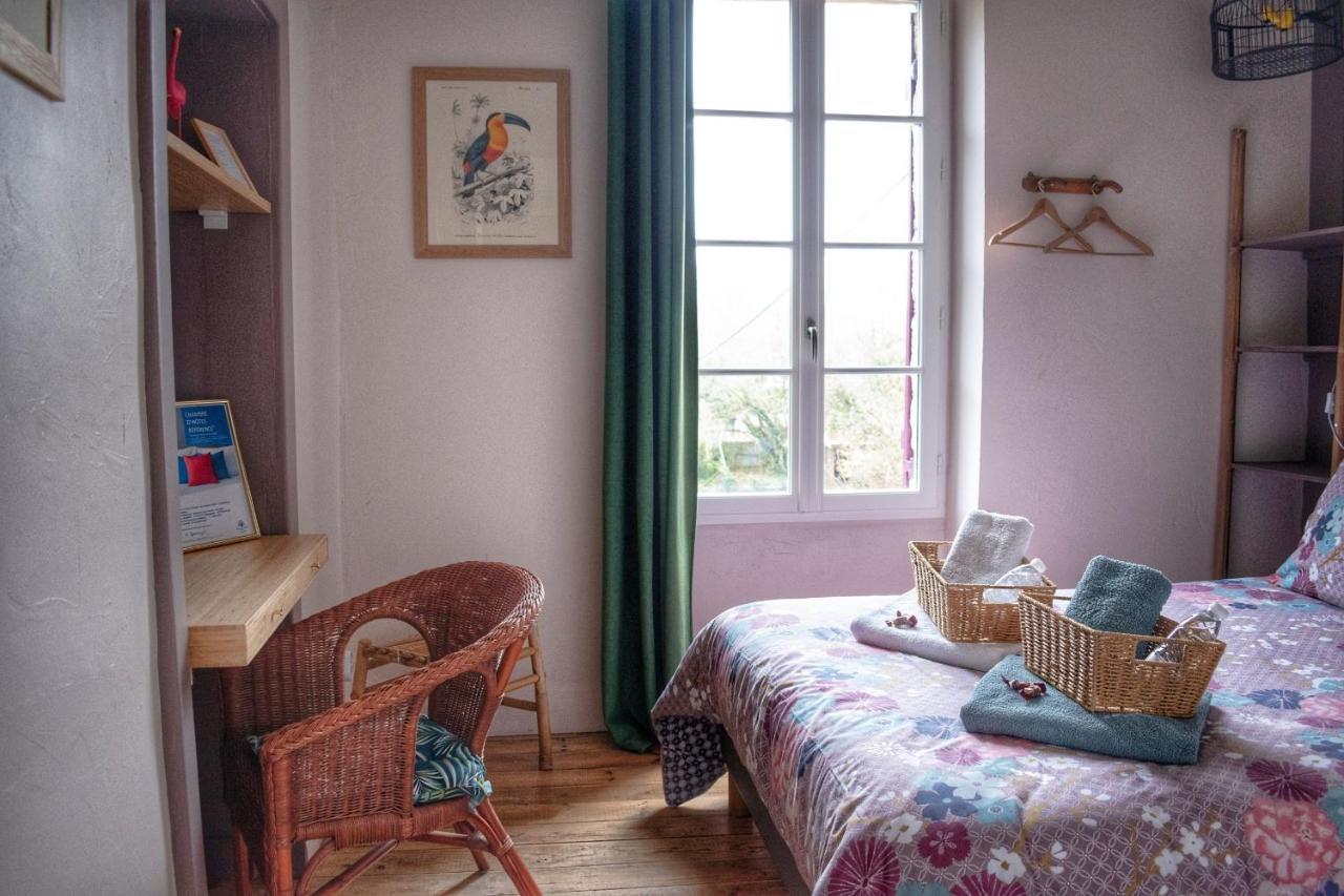 サル Les Volets Violets Bed & Breakfast エクステリア 写真