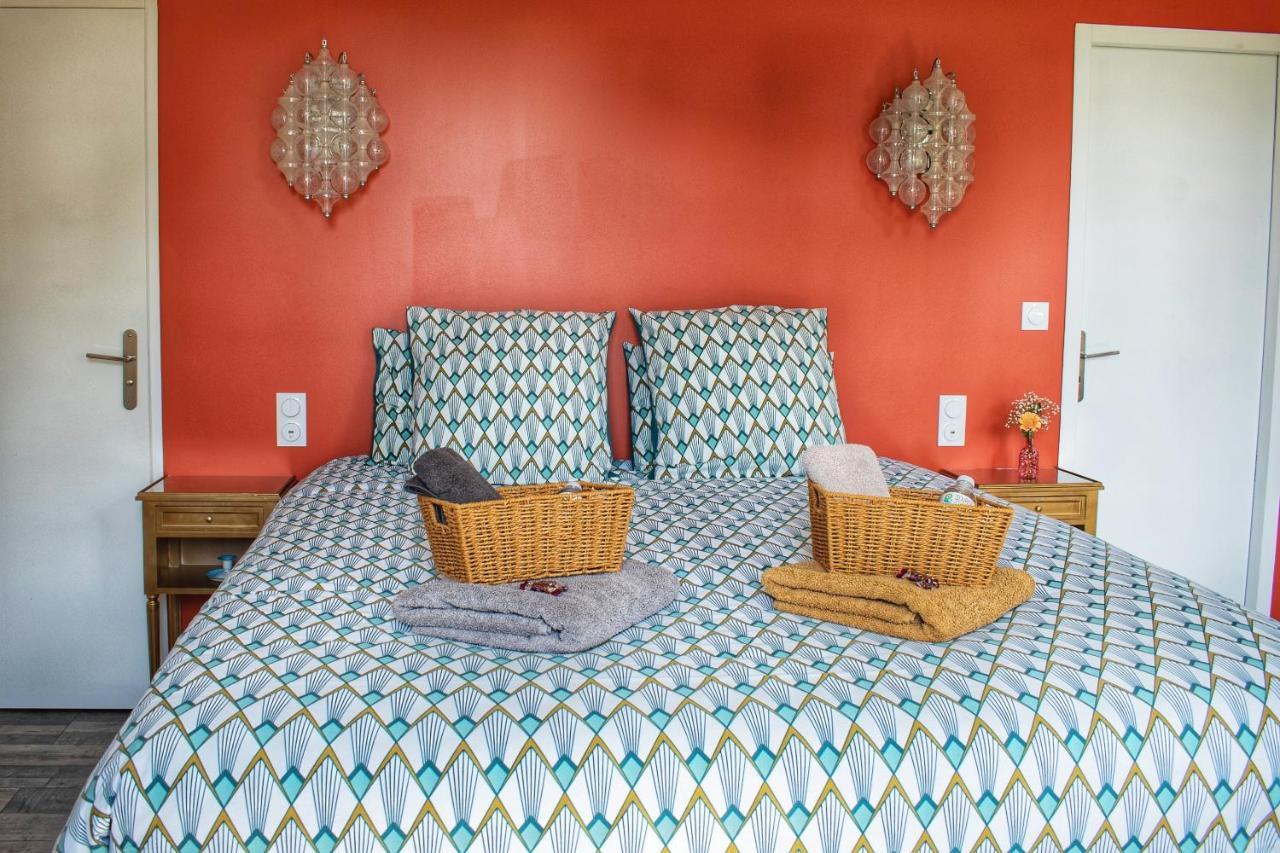 サル Les Volets Violets Bed & Breakfast エクステリア 写真
