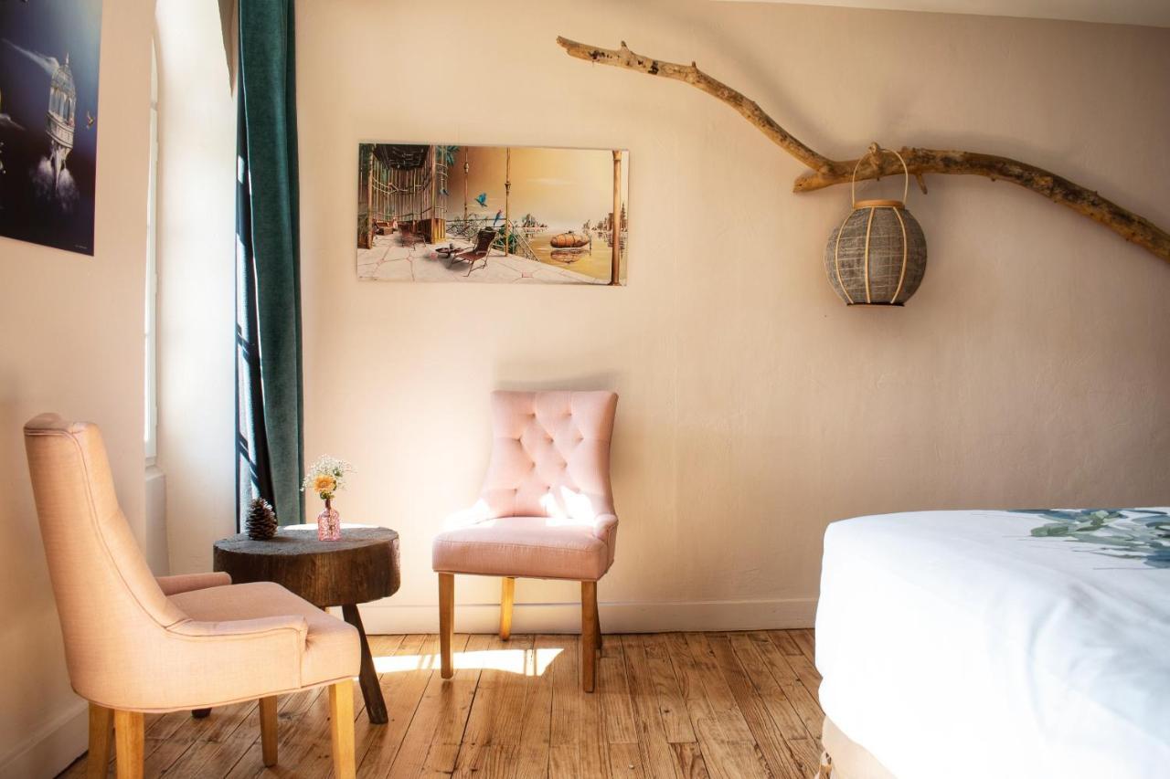 サル Les Volets Violets Bed & Breakfast エクステリア 写真
