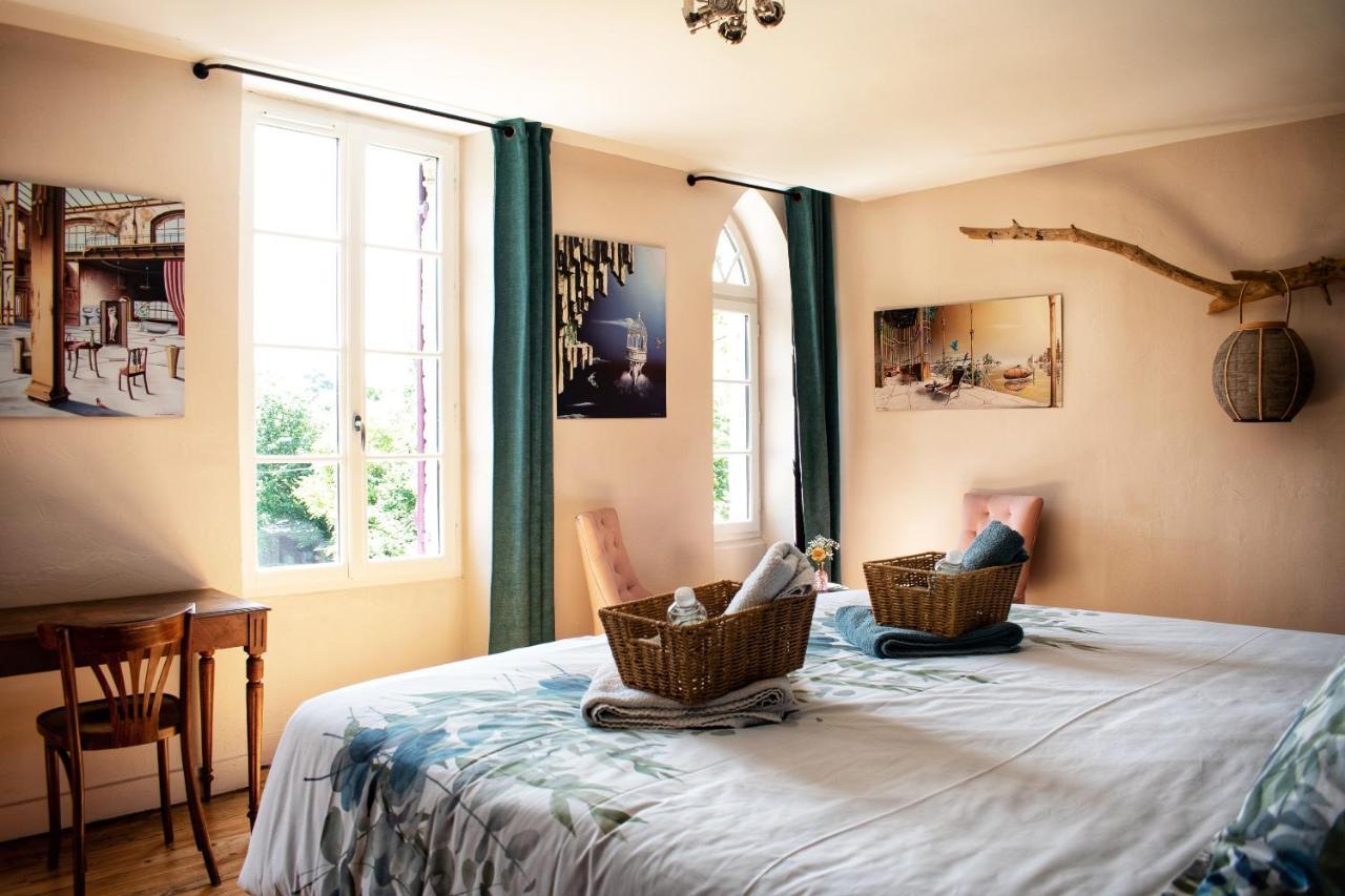サル Les Volets Violets Bed & Breakfast エクステリア 写真