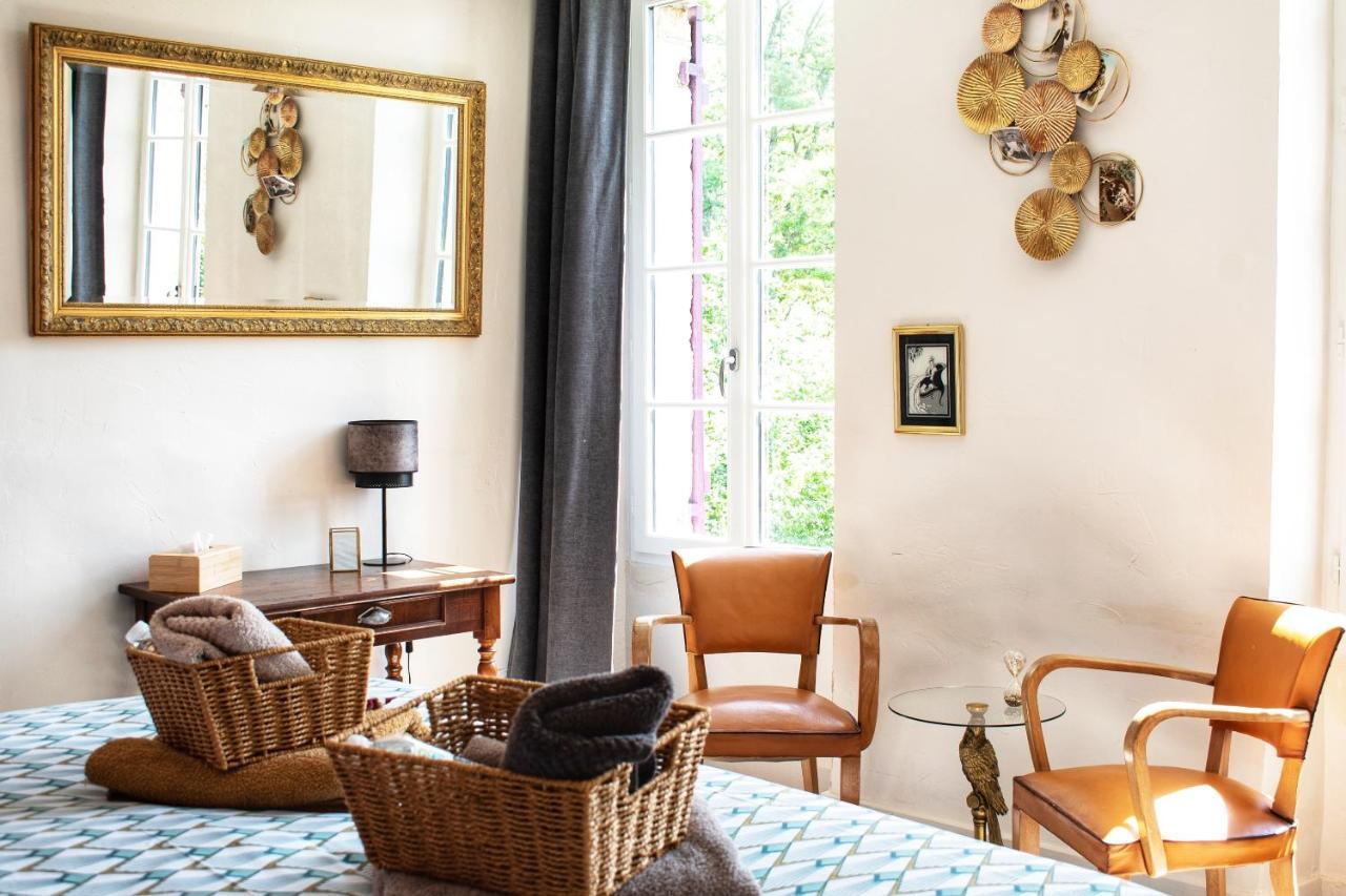 サル Les Volets Violets Bed & Breakfast エクステリア 写真