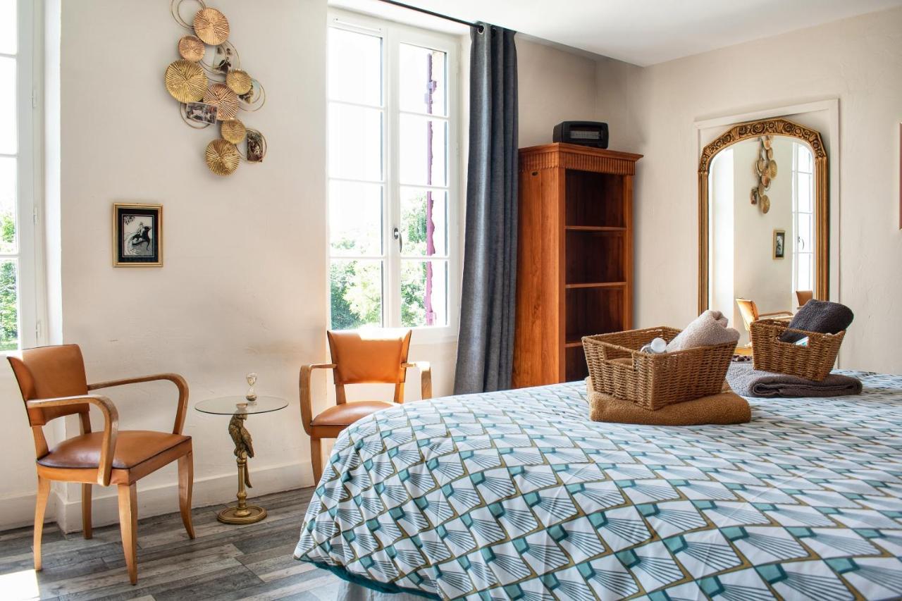 サル Les Volets Violets Bed & Breakfast エクステリア 写真