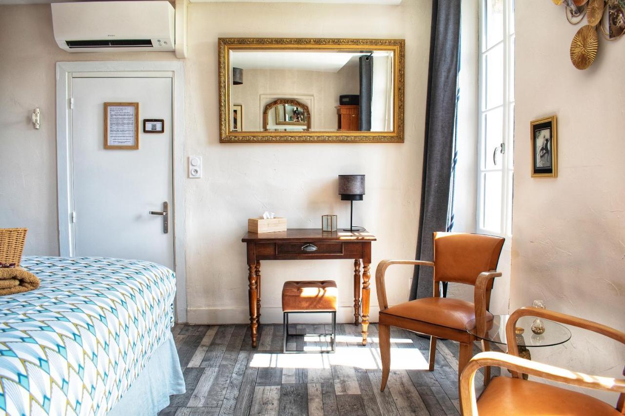 サル Les Volets Violets Bed & Breakfast エクステリア 写真