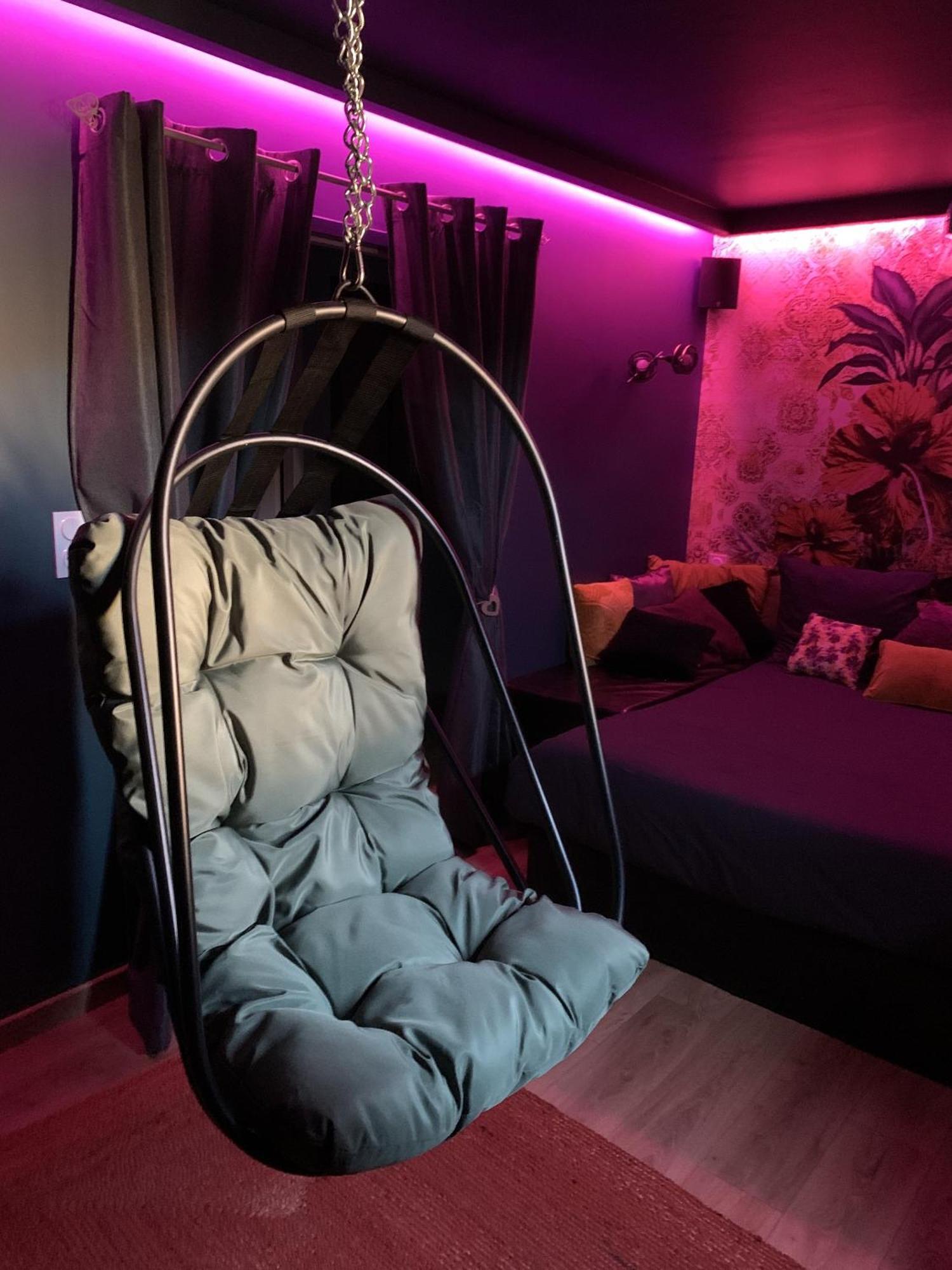 サル Les Volets Violets Bed & Breakfast 部屋 写真