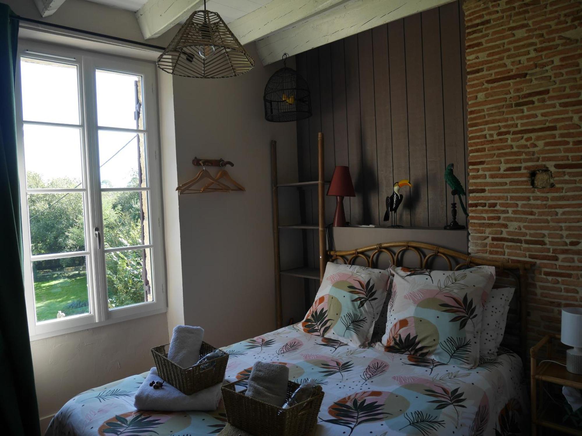 サル Les Volets Violets Bed & Breakfast 部屋 写真