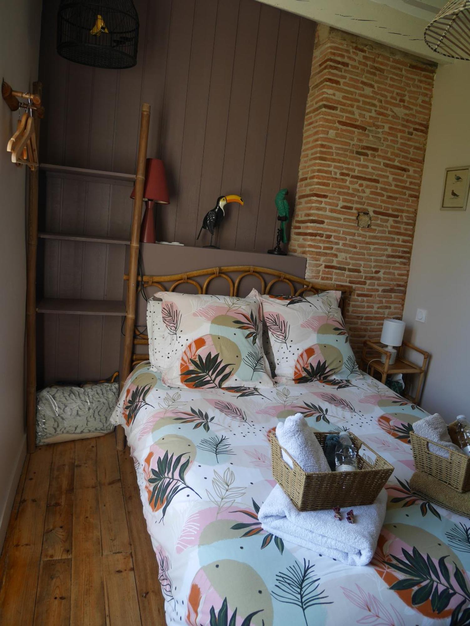 サル Les Volets Violets Bed & Breakfast 部屋 写真