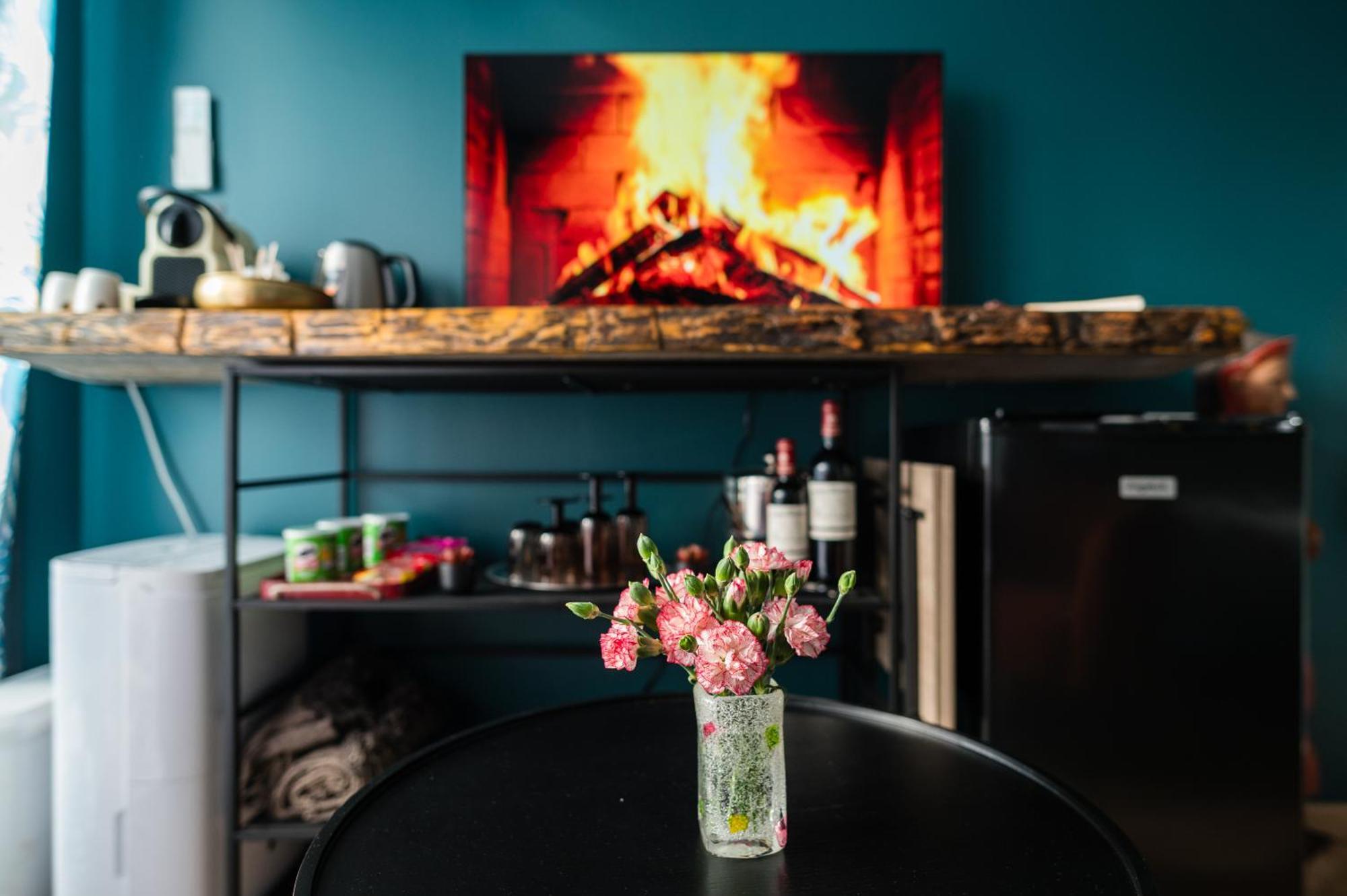 サル Les Volets Violets Bed & Breakfast 部屋 写真