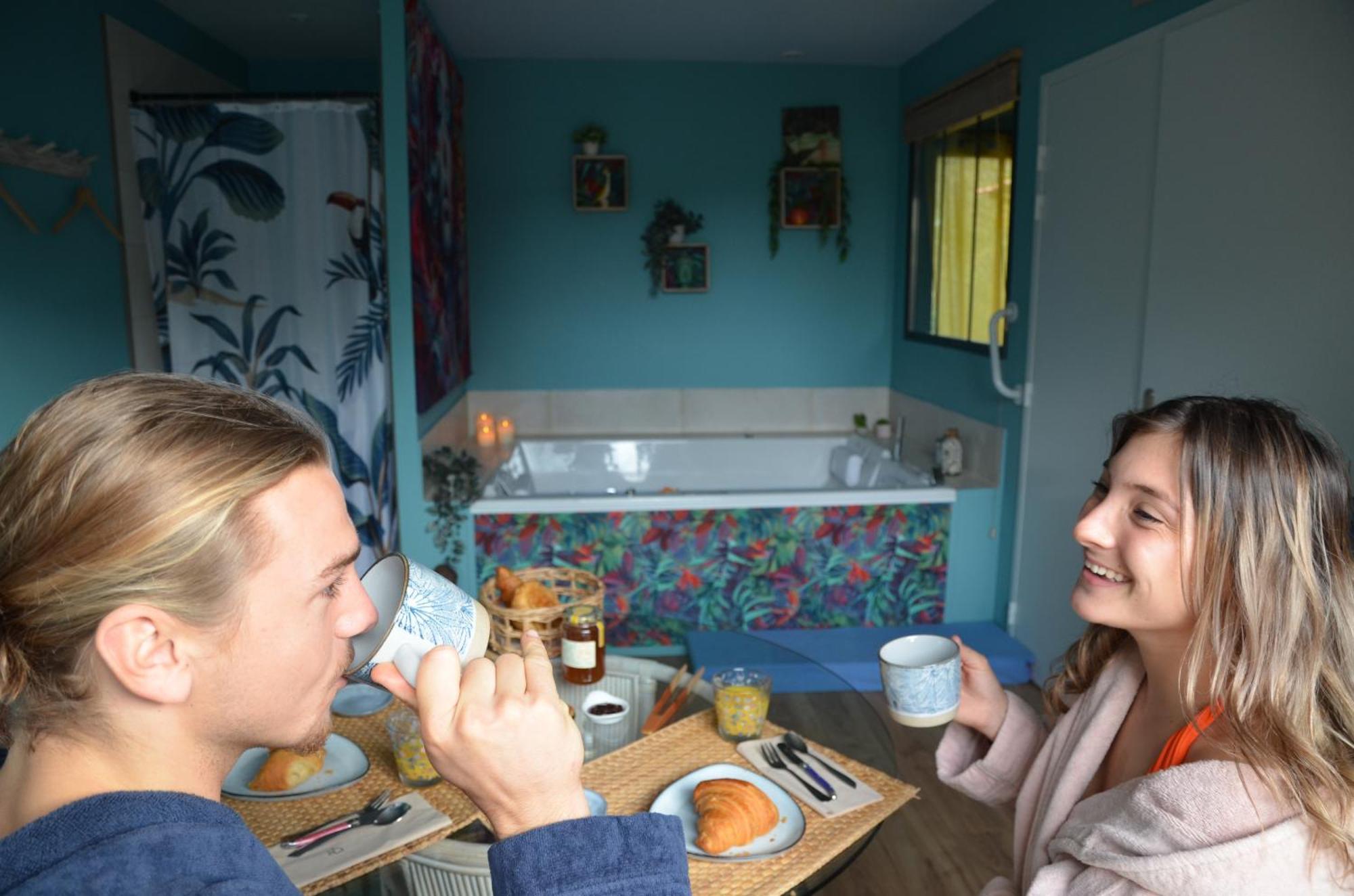 サル Les Volets Violets Bed & Breakfast エクステリア 写真